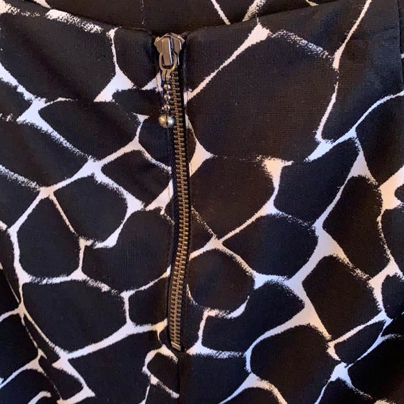 Macy’s Alfani Petite Animal Print skirt - Picture 2 of 6